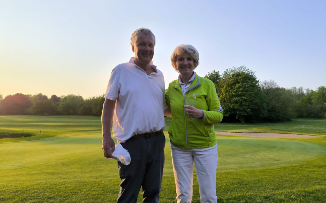 Alain Ducarme et Mary O’Connor Triomphent au Championnat du Club de Golf de Louvain-La-Neuve malgré le Brouillard